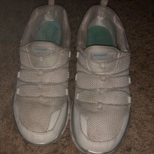 women’s sketcher tennis shoes